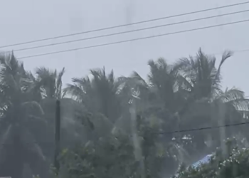 கிளிநொச்சி மாவட்டத்தின் மிகப்பெரிய குளமாகிய இரணைமடுக்குளம் அதன் முழுக் கொள்ளவை அடைந்தது