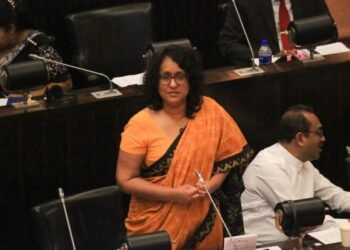 பிரதமருக்கு எதிரான நம்பிக்கையில்லாப் பிரேரணை : கையொப்பம் திரட்டும் நடவடிக்கையை ஆரம்பித்த எதிர்க்கட்சி