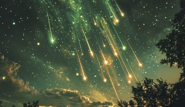 இலங்கையின் வடகிழக்கு திசை வானில் விண்கல் மழை