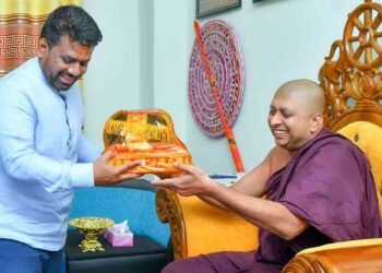 மக்களின் காணிகளை மக்களிடமே கொடுங்கள்!