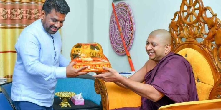 மக்களின் காணிகளை மக்களிடமே கொடுங்கள்!