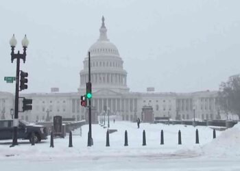 லட்சக்கணக்கான வீடுகளில் மின்சாரம் துண்டிப்பு!