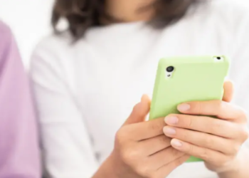 கன்சர்வேடிவ் கட்சி ஆட்சிக்கு வந்தால், 16 வயதுக்குட்பட்டவர்கள் சமூக ஊடகங்களைப் பயன்படுத்த தடை