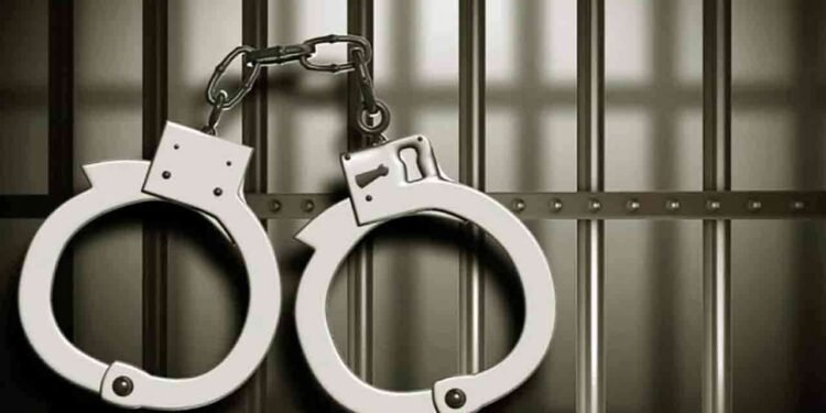 மோட்டார் சைக்கிள்கள் திருட்டில் ஈடுபட்ட மூவர் கைது