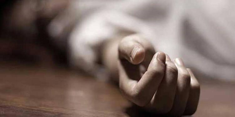 கள்ளக்காதலால் நேர்ந்த விபரீதம்: பெண் படுகொலை