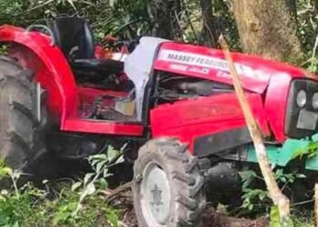 வீதியை விட்டு விலகி உழவு இயந்திர விபத்தில் சாரதி உயிரிழப்பு!