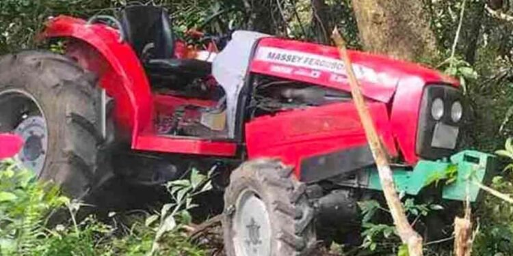 வீதியை விட்டு விலகி உழவு இயந்திர விபத்தில் சாரதி உயிரிழப்பு!