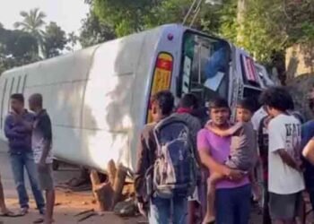 ஹல்துமுல்லையில் கோர விபத்து: சாரதி பலி