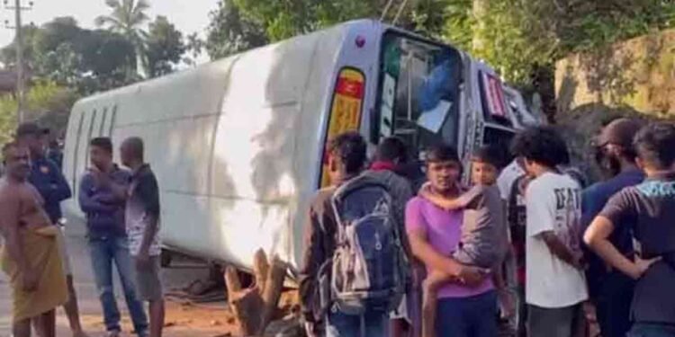 ஹல்துமுல்லையில் கோர விபத்து: சாரதி பலி