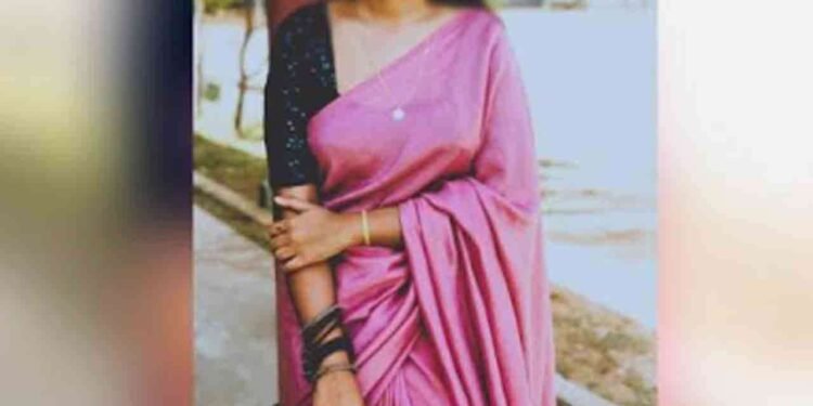 கல்லடி பாலத்தில் இருந்து பாய்ந்து யுவதி உயிர்மாய்ப்பு