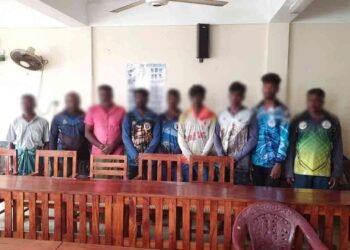 காரைநகர் கடற்பரப்பில் 11 இந்திய மீனவர்கள் கைது