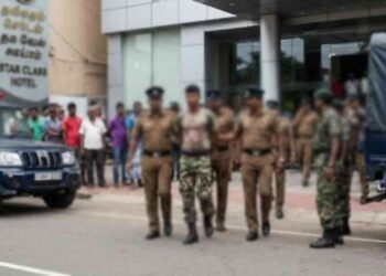 விசேட அதிரடிப்படையினரின் சீருடையை ஒத்த ஆடையணிந்த இளைஞர் கைது