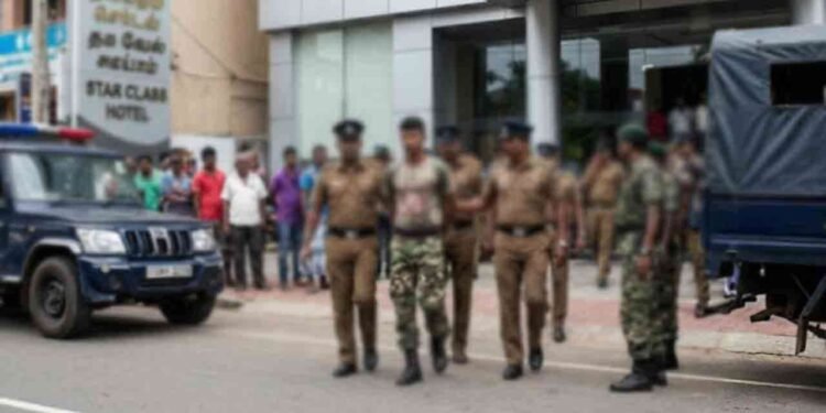 விசேட அதிரடிப்படையினரின் சீருடையை ஒத்த ஆடையணிந்த இளைஞர் கைது