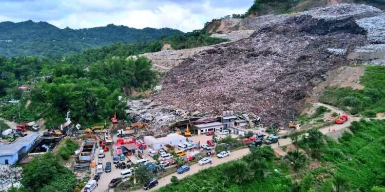 பிலிப்பைன்ஸில் பாரிய குப்பை மேடு சரிவு – ஒருவர் மரணம், 38 பேரை காணவில்லை