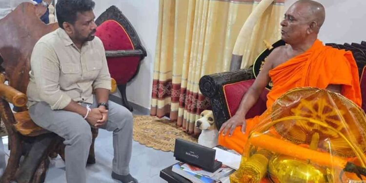 நயினாதீவு நாக விகாரைக்கு சென்ற ஜனாதிபதி