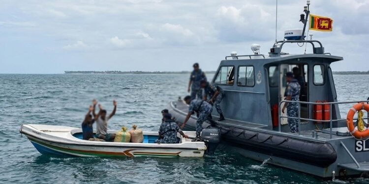 மன்னார் கடலில் சுற்றிவளைக்கப்பட்ட போதைப்பொருள் படகு?