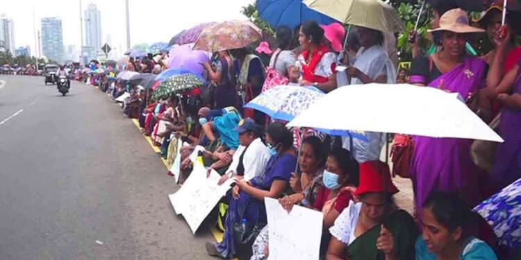 பாடசாலை அபிவிருத்தி உத்தியோகத்தர்கள் கொழும்பில் போராட்டம்