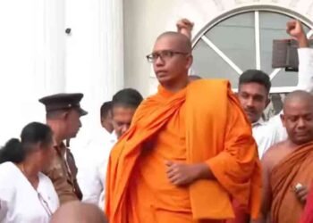 கஸ்ஸப தேரர் உள்ளிட்ட சந்தேகநபர்கள் நீதிமன்றில் இருந்து வௌியேறினர்