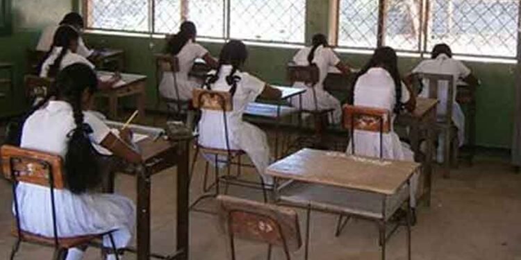 O/L பரீட்சையில் சித்தியடைந்த 300 மாணவர்களுக்கு நிதியுதவி