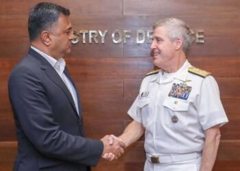 பாதுகாப்பு செயலாளரை சந்தித்த, அமெரிக்க கடற்படை தளபதி