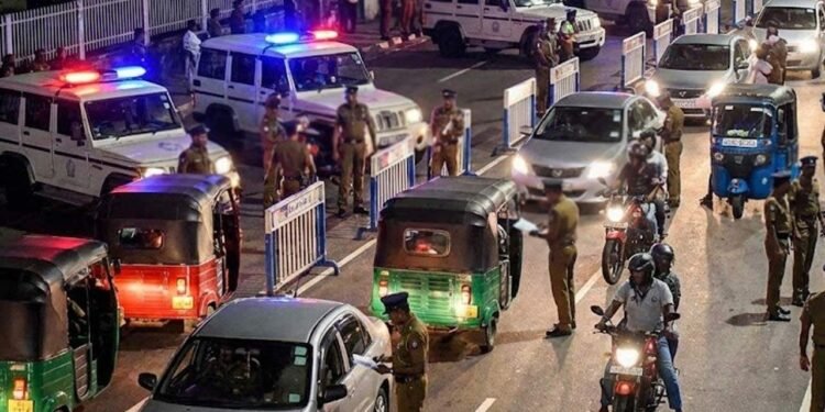 நாடளாவிய ரீதியில் விசேட தேடுதல் நடவடிக்கை: 585 பேர் கைது