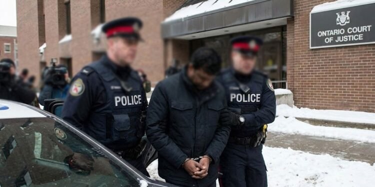 கனடாவில் அனுமதியின்றி வீடியோ எடுத்த இலங்கையர் கைது