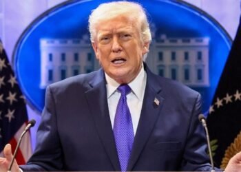 உச்ச நீதிமன்றத் தீர்ப்பைத் தொடர்ந்து உலகளாவிய புதிய வரியை விதித்த டிரம்ப்!