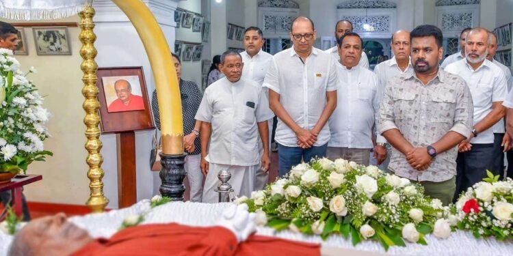 பேராசிரியர் திஸ்ஸ விதாரணவின் பூதவுடலுக்கு இறுதி அஞ்சலி செலுத்திய ஜனாதிபதி