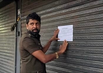 வவுனியாவில் சுகாதார சீர்கேட்டுடன் இயங்கிய பிரபல உணவகங்களுக்கு பூட்டு