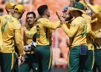 போட்டியும் சமநிலை, சூப்பர் ஓவரும் சமநிலை!