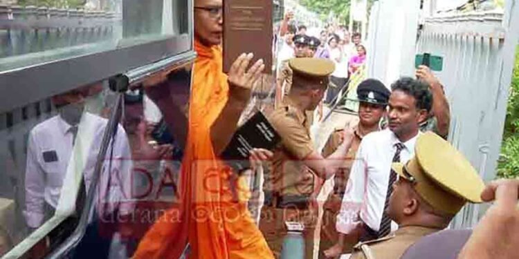 திருகோணமலை சம்பவம் – பிக்குகள் உட்பட சந்தேகநபர்களுக்கு பிணை