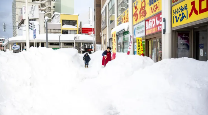 ஜப்பானில் வரலாறு காணாத பனிப்பொழிவு – 30 பேர் உயிரிழப்பு