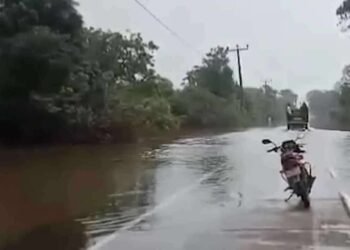 சோமாவதிய – சுங்காவில வீதி நீரில் மூழ்கியது