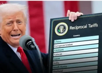 உலக நாடுகளுக்கு ட்ரம்ப் கொடுத்த மற்றுமொரு பேரதிர்ச்சி – 15% உலகளாவிய இறக்குமதி வரி உயர்வு!