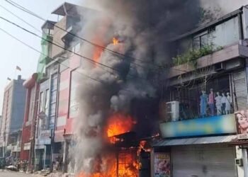 மஹரகம நகரில் உள்ள கடை தொகுதியில் தீ விபத்து