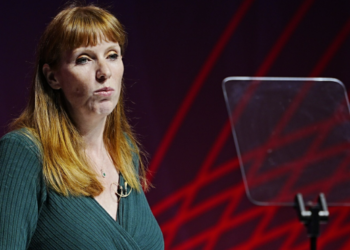 இங்கிலாந்து பிரதமர் பதவி விலக வேண்டும் – ஏஞ்சலா ரெய்னரே கோரிக்கை