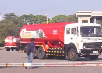 கொலன்னாவ முனையத்திலிருந்து எரிபொருள் இன்றி வௌிறேும் பவுசர்கள்