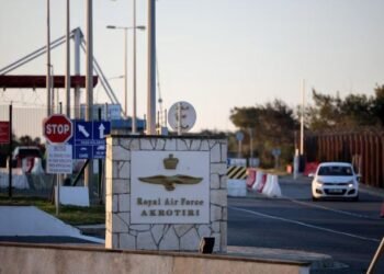 பிரித்தானியாவின் ரோயல் விமானப்படை தளமான அக்ரோதிரி மீது ட்ரோன் தாக்குதல்