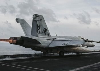 யுஎஸ்எஸ் ஆபிரகாம் லிங்கன் கப்பலின் தாக்குதல்கள் தொடரும் – அமெரிக்கா