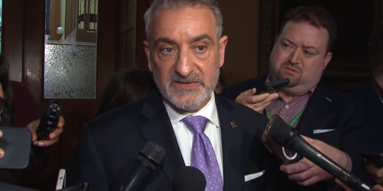 ஒன்டாரியோவில் பட்டமளிப்பு விழாக்கள் குறித்து சர்ச்சை: கல்வி அமைச்சர் விளக்கம்!