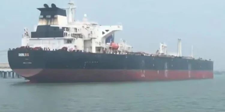 மத்திய கிழக்கு பதற்றம் – 16 கப்பல்களுக்கு தாக்குதல்!