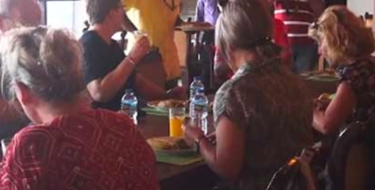 சுற்றுலாப் பயணிகளுக்கு இலவச உணவு!