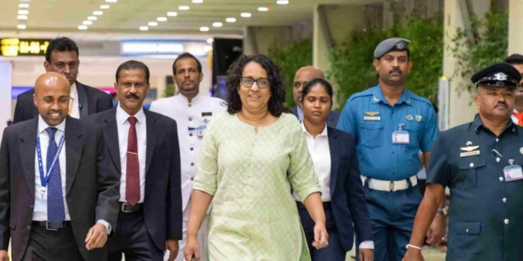 பிரதமர் ஹரிணி பிலிப்பைன்ஸ் நோக்கி பயணம்!