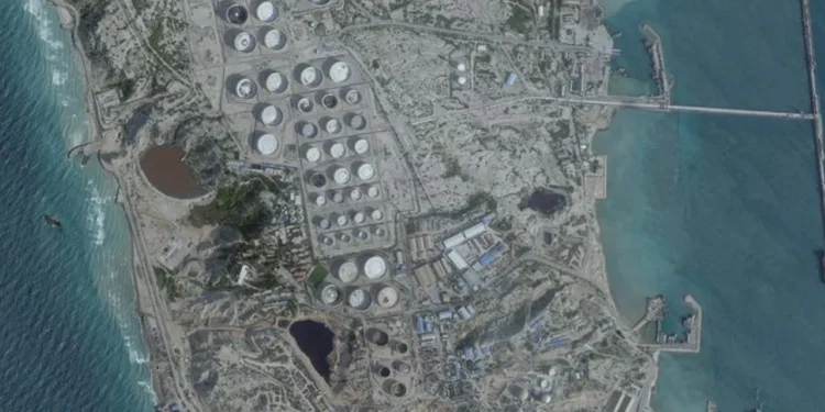 கார்க் தீவில் அமெரிக்கா குண்டுவீச்சு – பதிலடி கொடுக்கத் தயாராகும் ஈரான்!