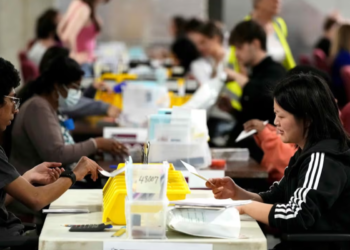 வெளிநாடுகளில் வசிக்கும் கனேடியர்களின் கோரிக்கை