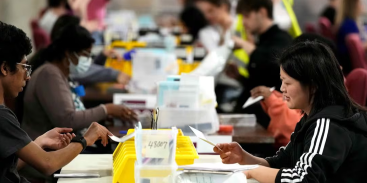 வெளிநாடுகளில் வசிக்கும் கனேடியர்களின் கோரிக்கை