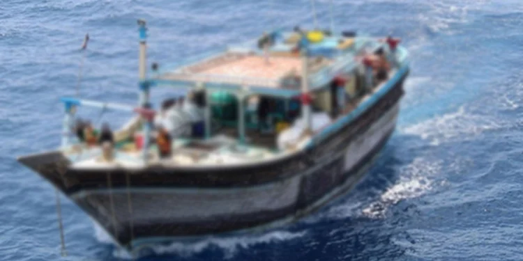 கடற்படையால் சுற்றிவளைக்கப்பட்ட படகில் 250 கிலோ கொக்கேன்!