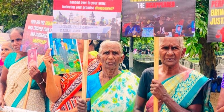 கண்ணீர் சுமக்கும் கரங்கள்: நீதிக்கான பெண்களின் அறப்போராட்டம்!