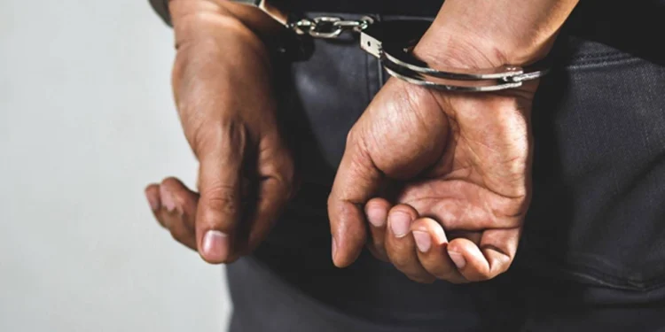 இடைநிறுத்தப்பட்ட சுங்க அதிகாரி ஊழல் ஒழிப்பு பிரிவினரால் கைது