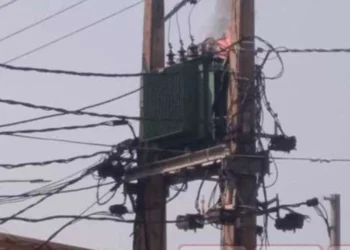 திடீரென தீப்பற்றி எரிந்த மின்மாற்றி